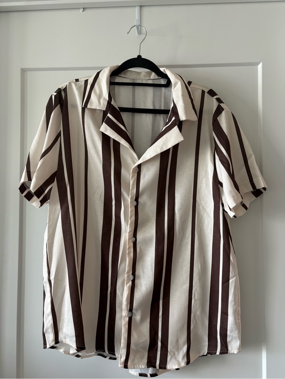 Men's Brown & Cream Vertical Stripe Short-Sleeve Shirt